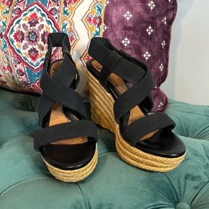 4.5 in wedge by Söfft with natural leather lining.